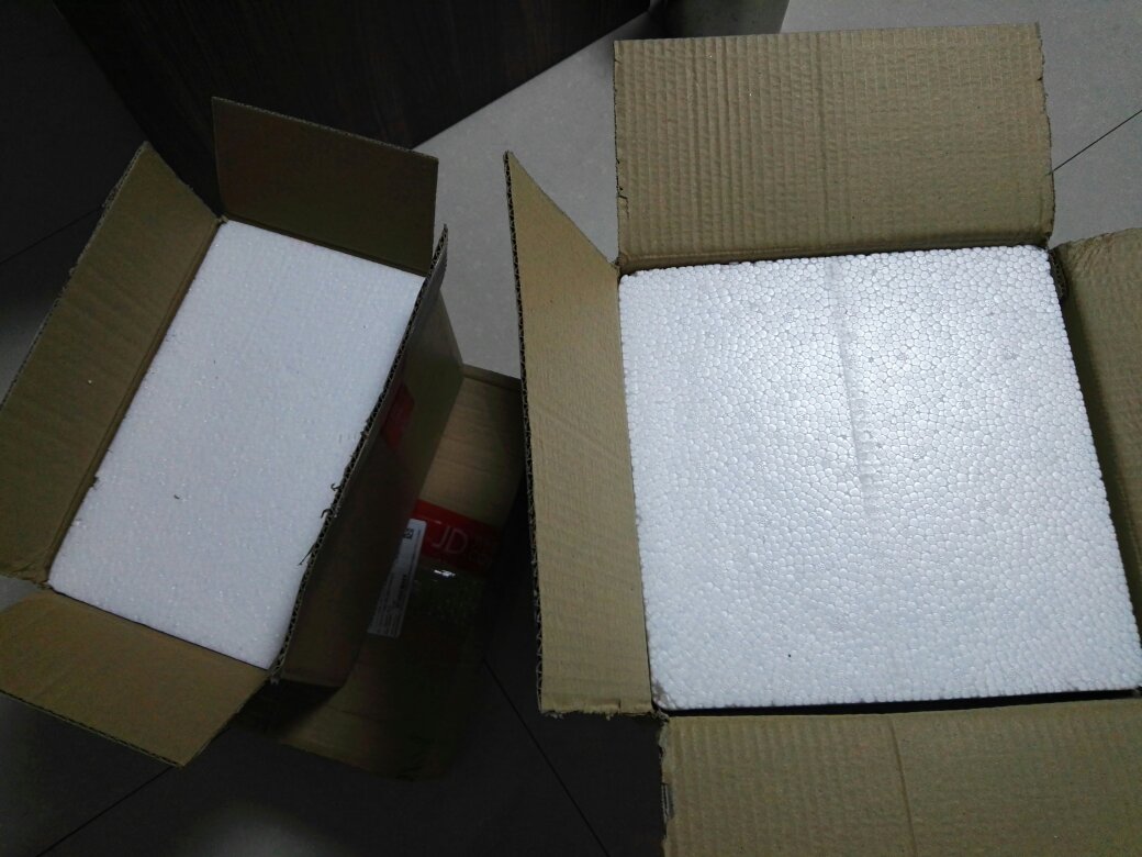 搞活动满减买的,价格实惠,东西看起来做工比较精细,色彩也鲜艳,不错。值得购买。包装结实,没有破损的。