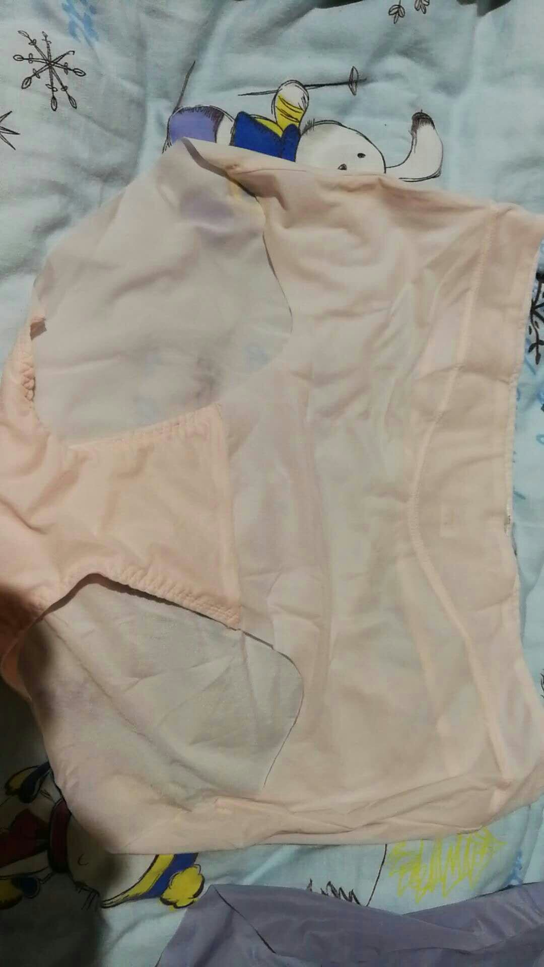 爱慕品牌产品,大品牌做工不错,手感也不错,还没穿,相信应该会很舒服。