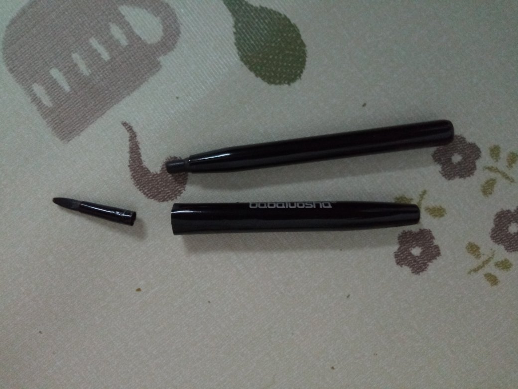 质量超差,盖子都盖不紧,刷头还掉了,一次,还不能售后都没用过,好失望,看图说话