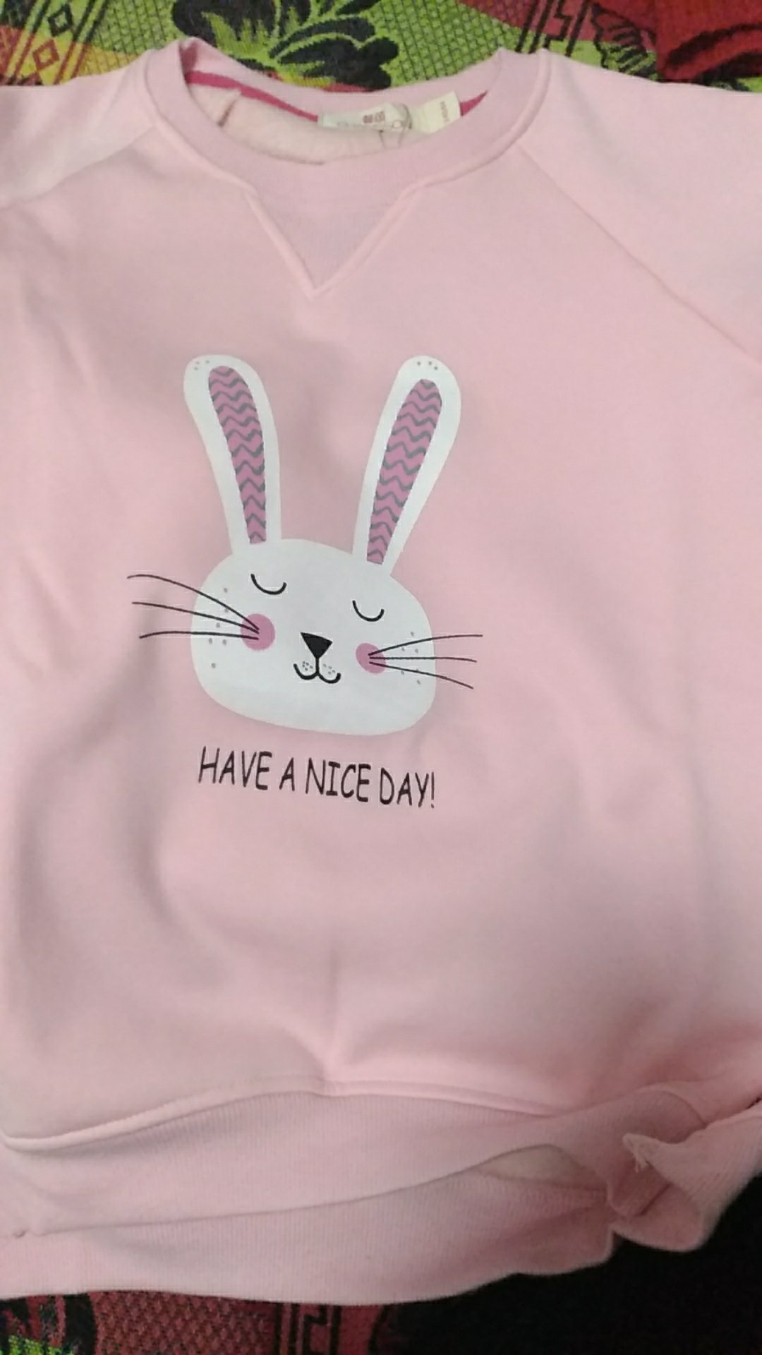 纯棉的绒毛特别细,摸着舒服。