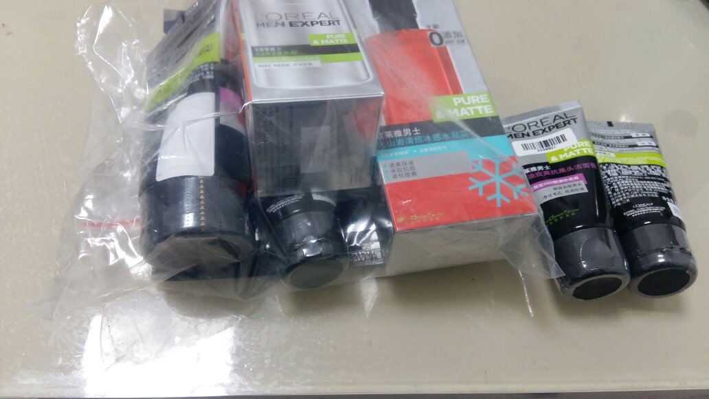 套装很实惠!赠品挺多的下次还用这个牌子