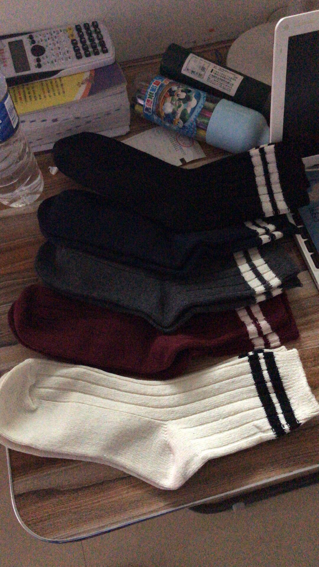 实话说,不怎么好,袜子大的不得了,三双大的,两双小的,好无语。我本来想退货,可是退货麻烦。只好送人了。