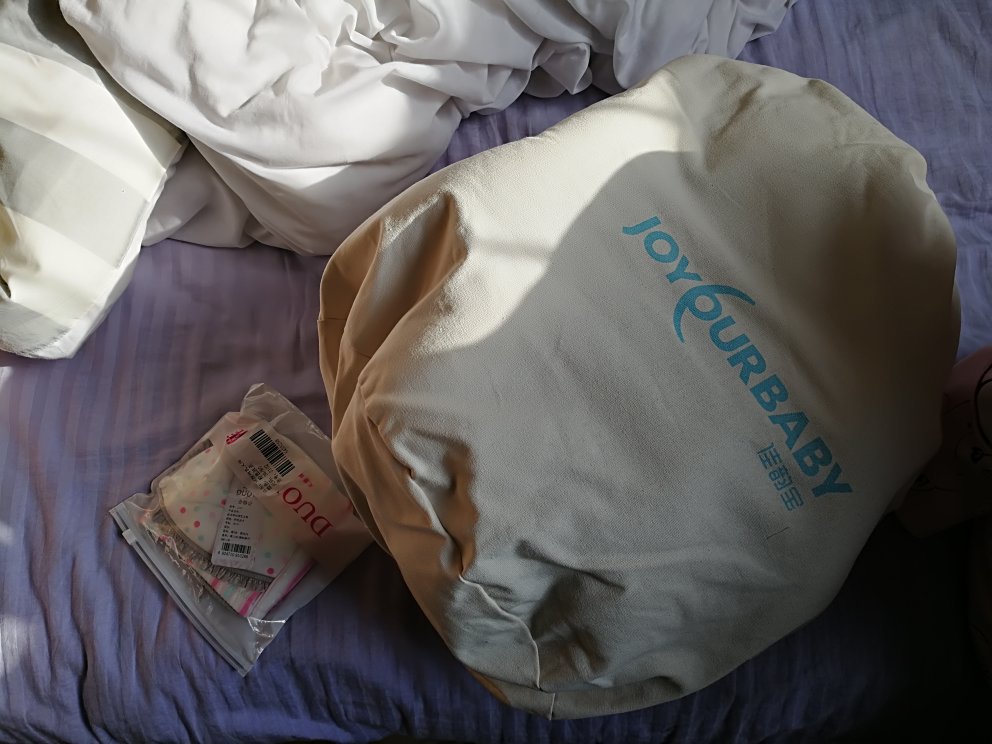 下单到送货很快速第二天中午就到了,产品很好用就是包装袋有些脏有些许的味道,孩子放上面很舒服,很实用还可以调整高度很好用!
