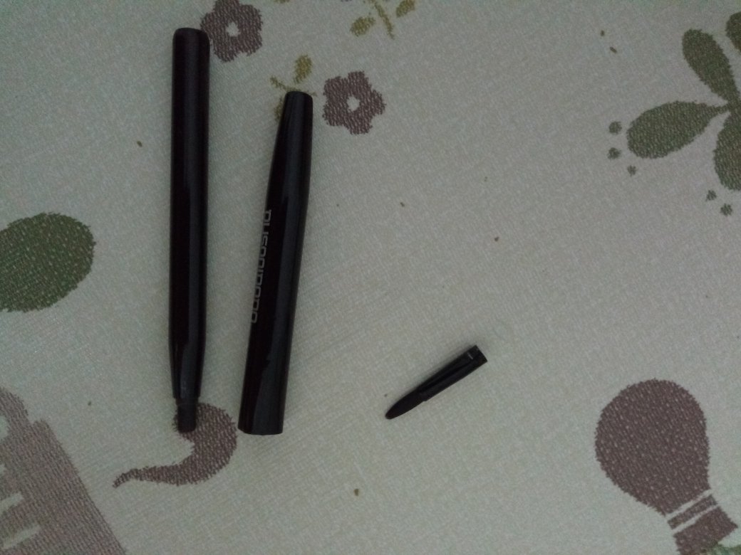 质量超差,盖子都盖不紧,刷头还掉了,一次,还不能售后都没用过,好失望,看图说话