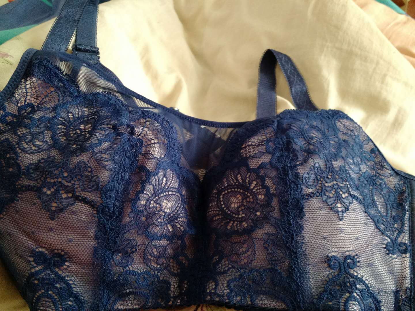 颜色再深点就好了,没有图片上的亮丽。还行。
