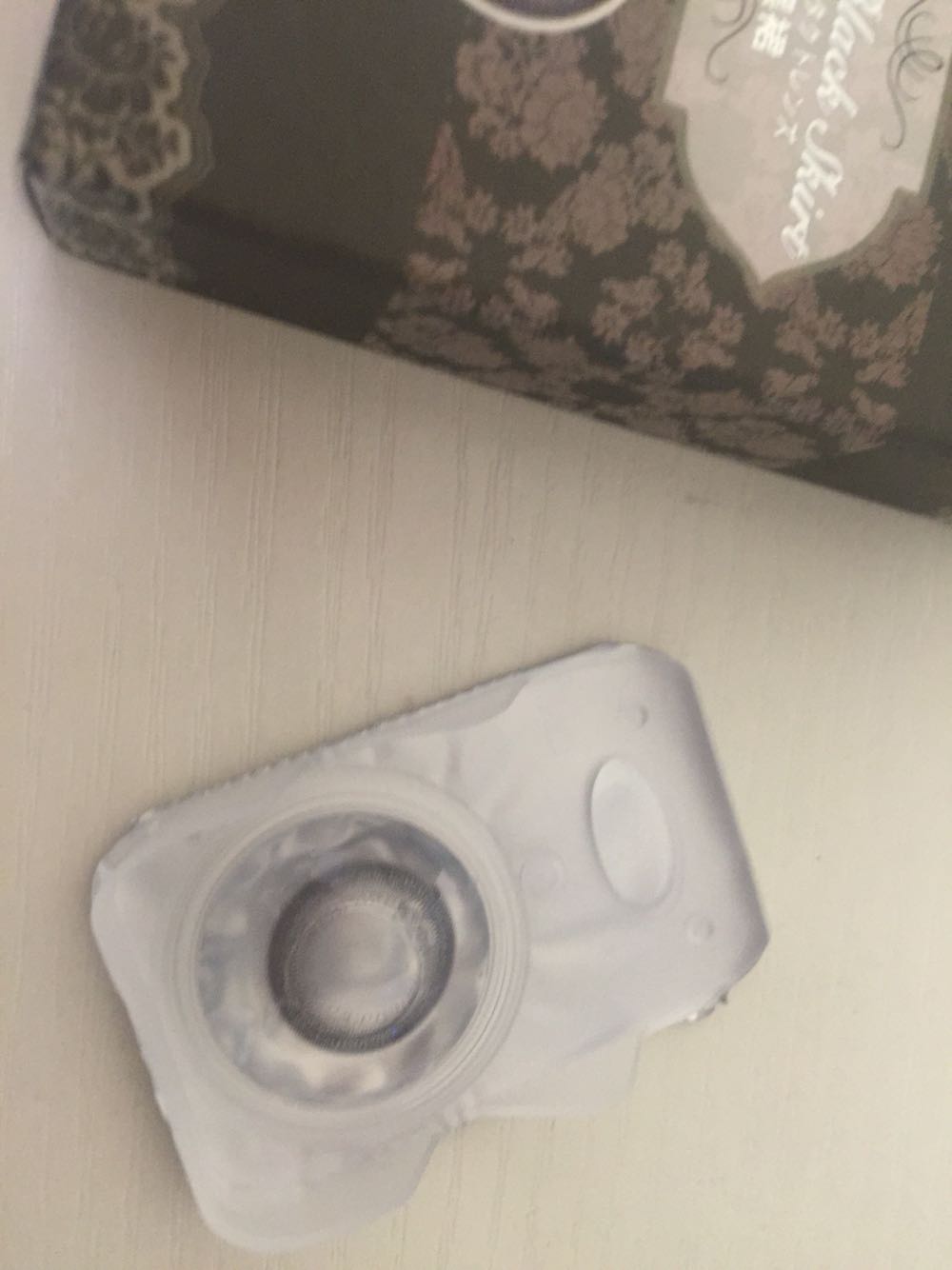 小黑裙是我一直爱用的一款,自然不夸张。佩戴舒适,一天面对电脑眼晴不干涩。月抛干净卫生。