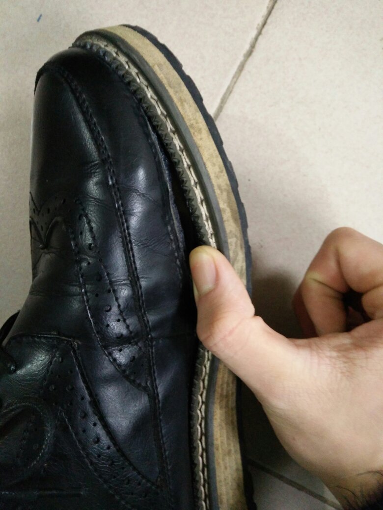 没穿几次就开胶 找客服各种理由不肯换 真的差 都是骗人的