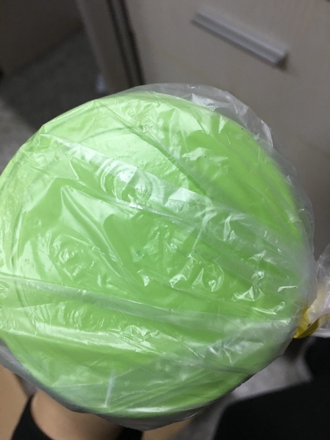 色差也太大了吧,帮室友买的,感觉室友是怕麻烦我才没退货,气死了,颜色简直丑炸了,还是粉色的好看,,,