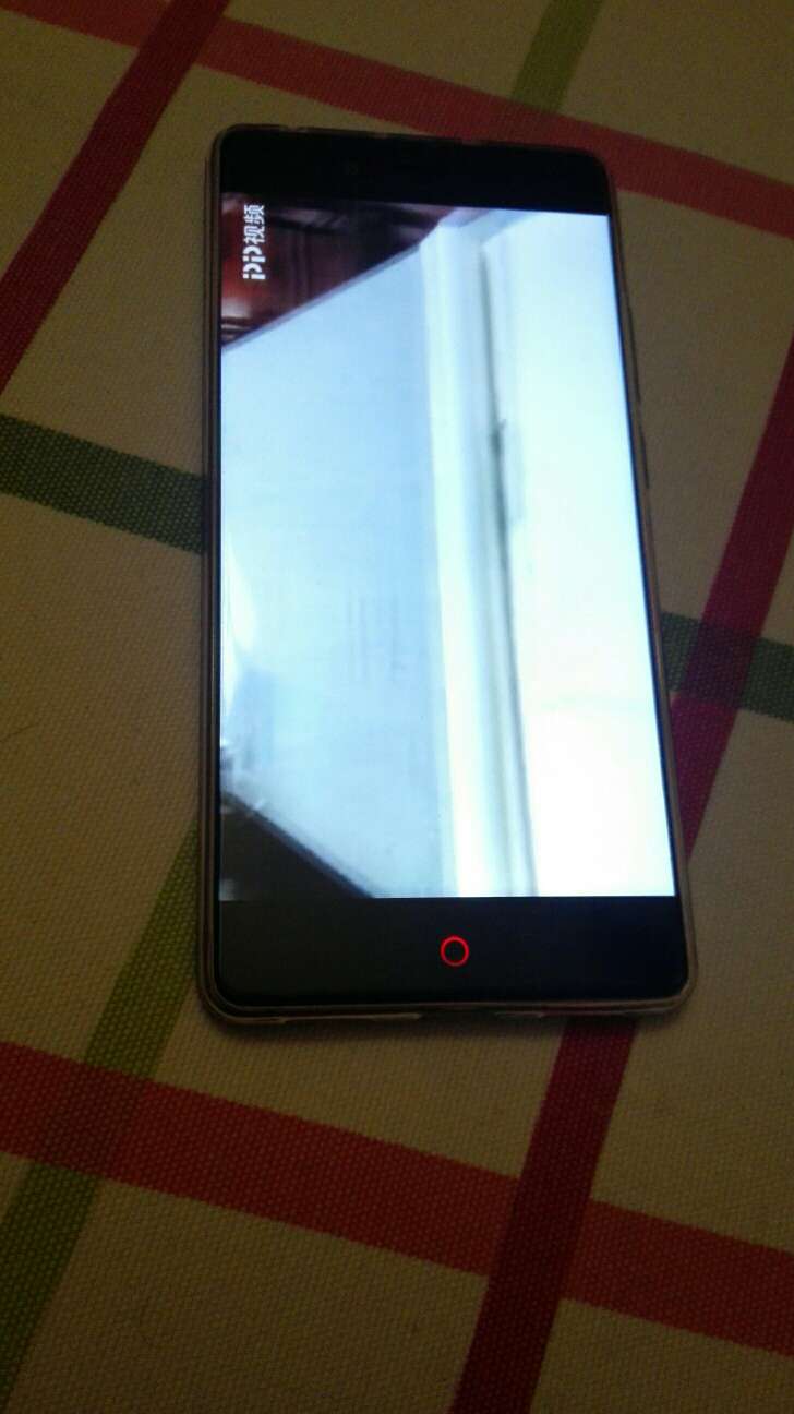 越看越顺眼,无边框,系统一定要升级最新版本,还赠送了视频会员。不打游戏都对不起这个配置。