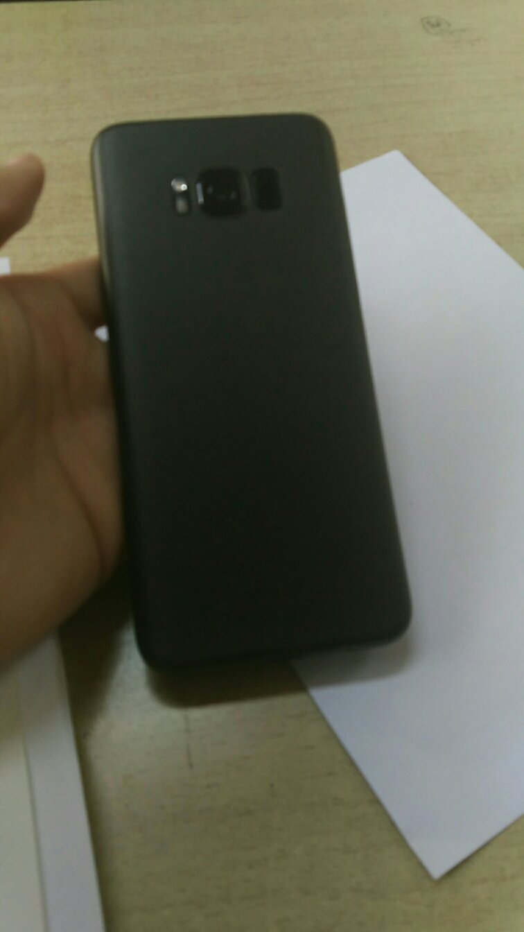 很轻薄,手感很好,就是按键一般