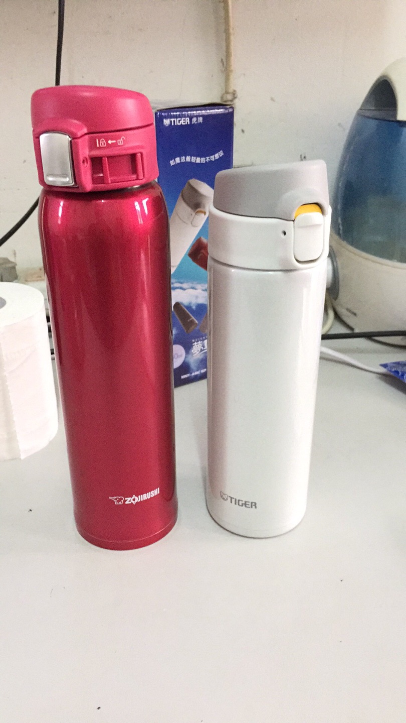 按价格来说,杯子真的一般。杯子是很轻,但是铁皮很薄,用力会变形。做工各方面真的不如象印(有图为证)。这个价位买的话首推象印,那做工没的说。