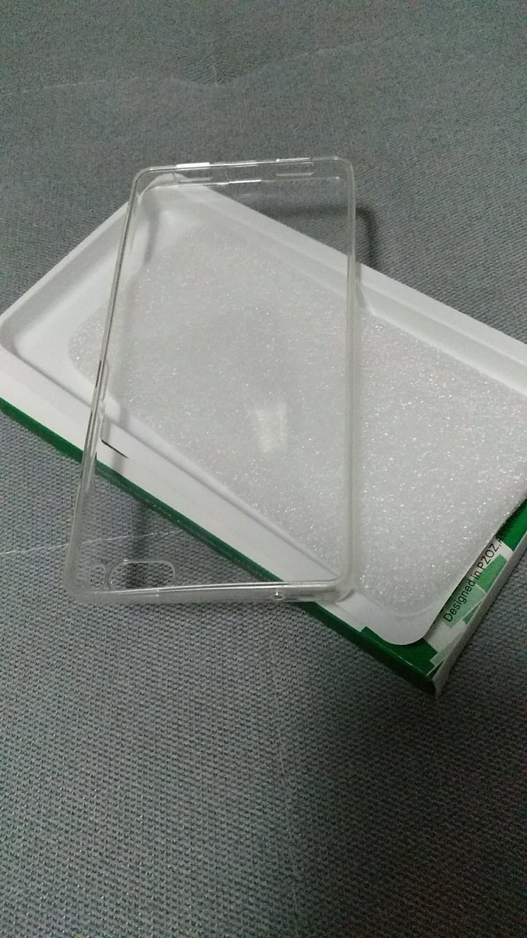 保护套和钢化膜都比较厚,很贴合手机。什么锤子手机不戴保护套有点割手,我朋友买的锤子。