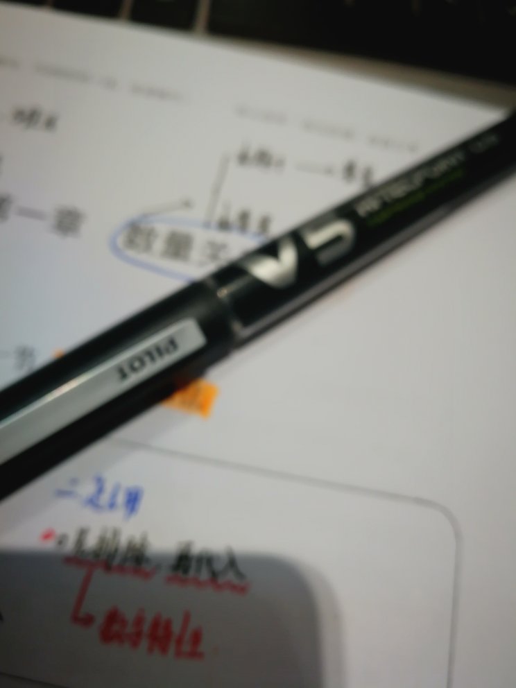 超级喜欢的一款百乐笔。因为自己一直习惯用0.35的笔,而考试需要0.5。。找了好久终于找到了这款适合我,写字舒服的笔。开心