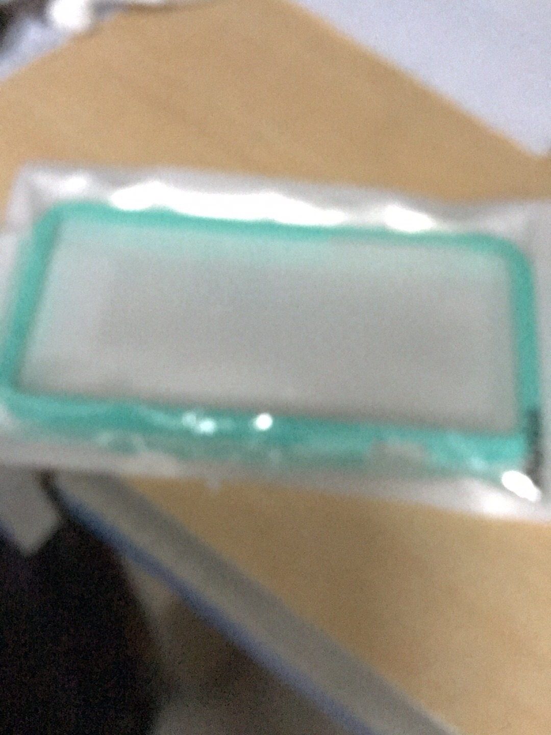 实惠,送的贴膜神器很好用。表示很惊喜。