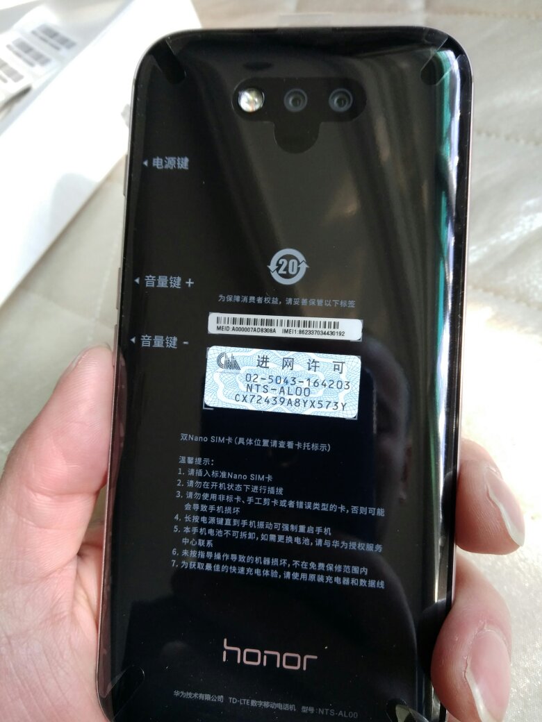 用了五天来评价,手机颜值真心很漂亮,手感好,膜不好贴,也难找,说说速度么,只能讲一般,有点小失落,但一般用没问题,我是冲着手机颜值买的。