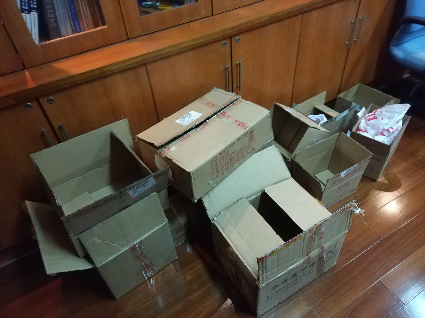 印刷质量不错哦,包装也好,对的书很满意!这次买了五千多的书,九十多本,都是包装完好的。