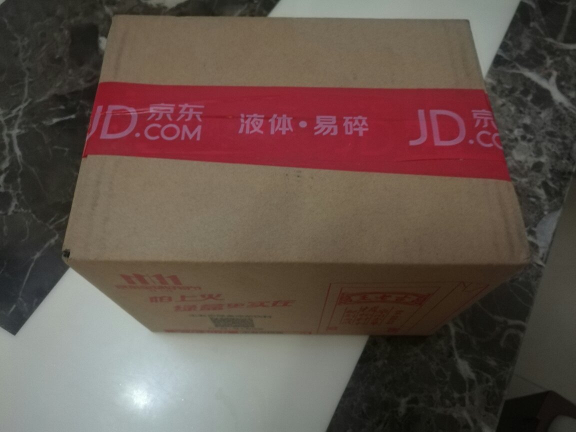 这个价便是这样茶了,看起来碎茶做成,普洱茶味淡一些,茶汤色偏黑,茶味含淡淡的焠火燥味,2017年出产,放置3年后可能好一些。