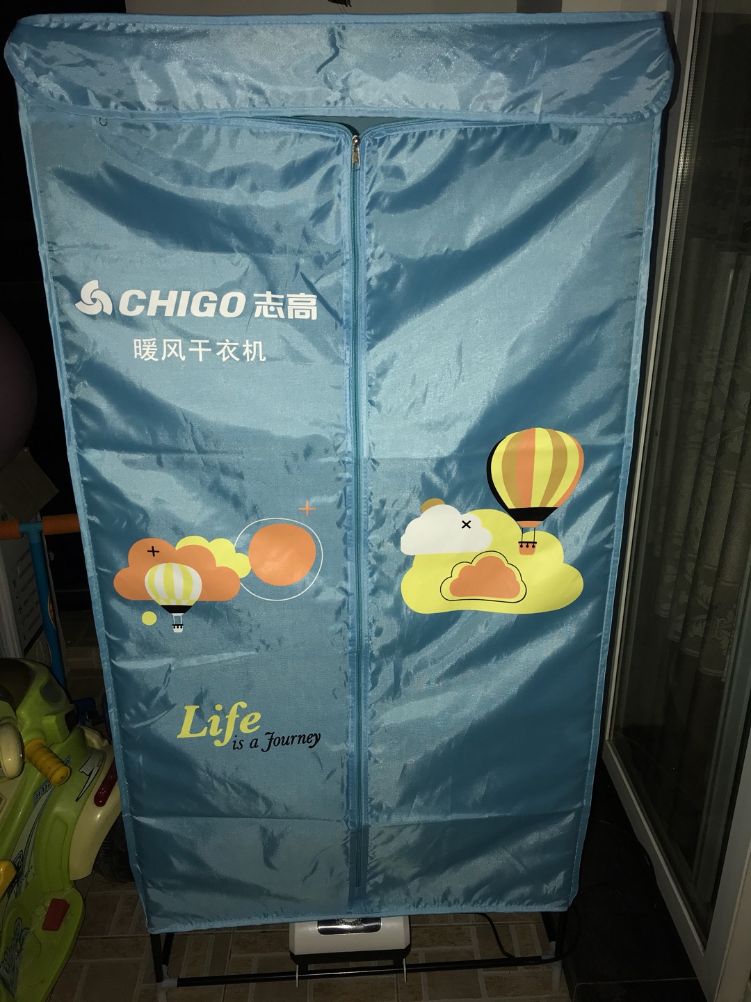 邻居一早就开始用,在他的推荐下我给老妈也买了一台,的确很好用,1200W干衣特别快,省心。