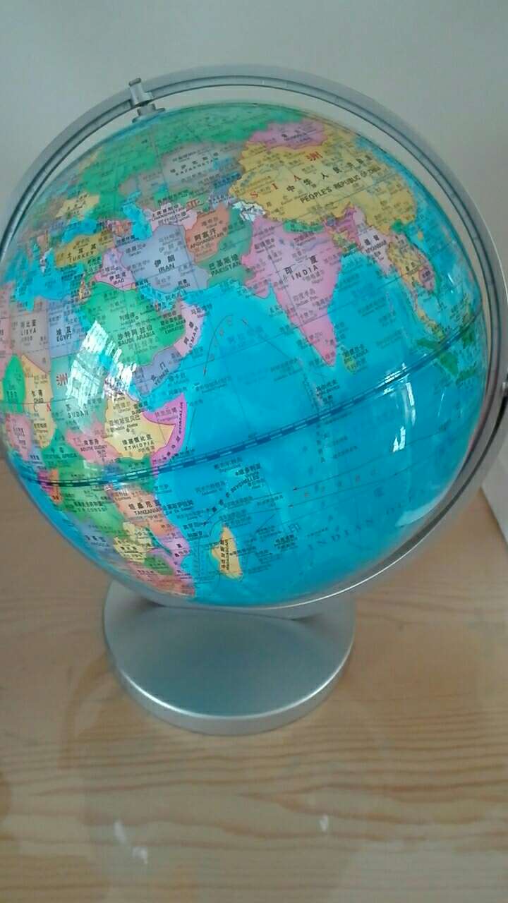 地球仪很好很清晰,孩子很喜欢,地图也很清晰,大人孩子都可以学习学习,很不错的物品