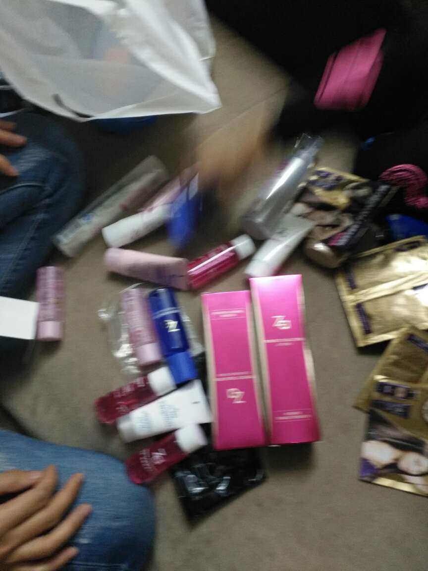 一直都用这个牌子,以前是在专柜买,在网上买便宜好多,而且送了好多赠品,还没用不知道效果怎样是不是正品?