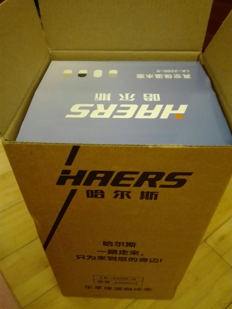 水壶质量还可以,有点小瑕疵,不影响使用就懒得退换,开水十小时后是温水,20小时变凉水