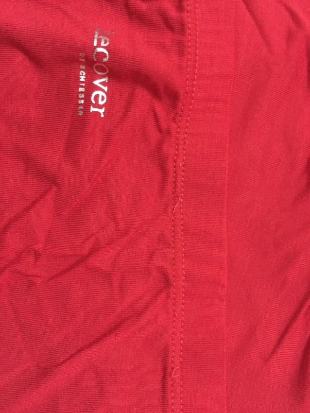 包装比较简陋,但是穿着真的挺舒服的,行动也自如