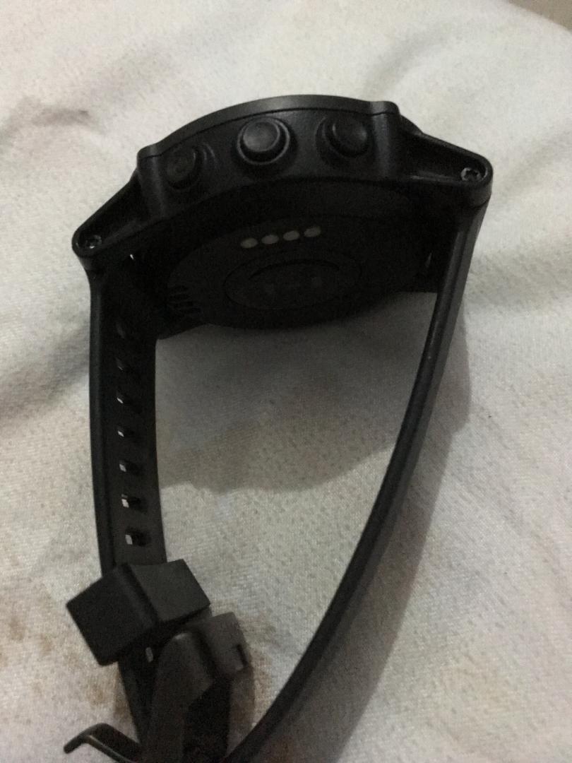 此款商品稍显略大一些,电池充满电的情况下可以待机1.5天,个人认为比华为2强,不足点没有华为2设计的好看,其他功能比较强大,推荐大家购买.