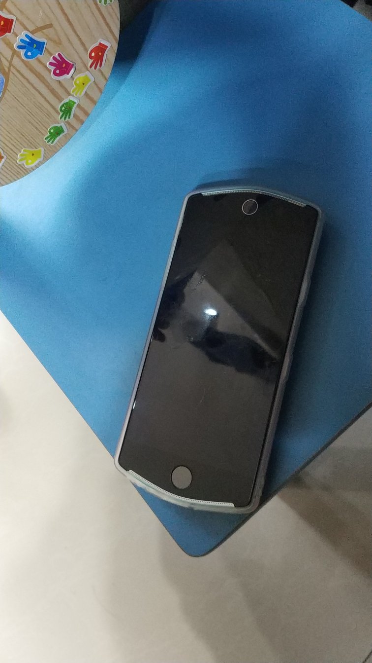 给媳妇在用 拍照很强大 手机的颜值也不错 商家很诚信 兑现了促销返的e卡 这个必须点赞 系统跟主流机比较还是有差距 总之很满意的网购体验 来来来买买买啧啧啧赞赞赞五星好评走起