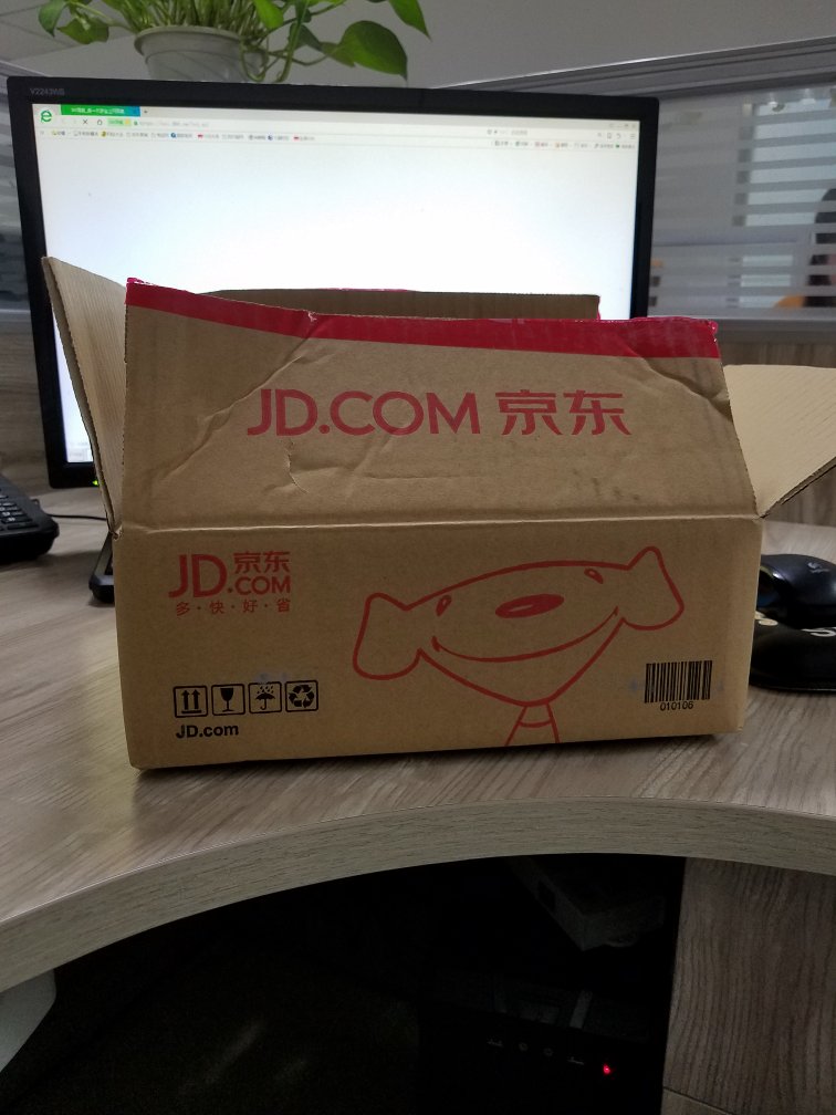 吃过最好吃的懒人火锅!怕辣只放了半袋底料足够了、然后我想说的是他家的加热包遇水后不是突然就会开始反应的、之前吃过其他牌子的我续上水后还没来得及放上层盖子它就突然反应而且反应很大有点吓到、这家就不会有这个情况、有足够的时间让你慢慢续水然后放上层盒子、而且最后我把汤都喝光了!真的超级好吃、昨天晚上刚吃完准备今天再买一盒!哈哈