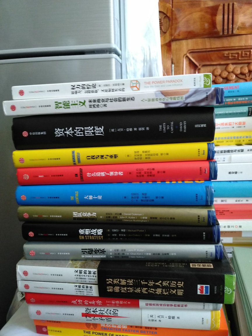 一直喜欢中信出版社的经济、管理、历史类目书籍,质量真的不错!大多数书的主题都很新颖。唯一遗憾就是价格不便宜啊!很少搞活动的……