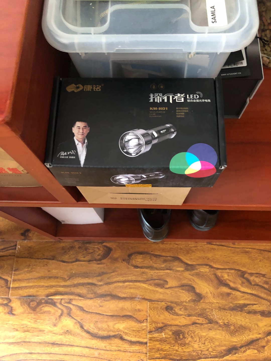 拿到手看着宝贝品质不错,亮度也很强大,白天试的亮度就很高,晚上再试试一定更好!感谢!