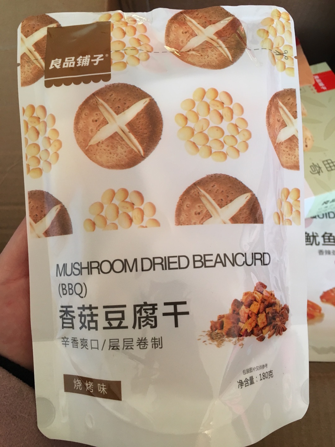 写着烧烤味,怎么还辣辣的,小孩吃都吃不了~