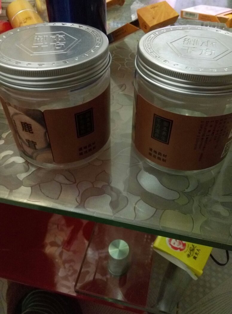 鹿茸看着不错,应该是正品,快递赞一个神速啊,买完当天就到了
