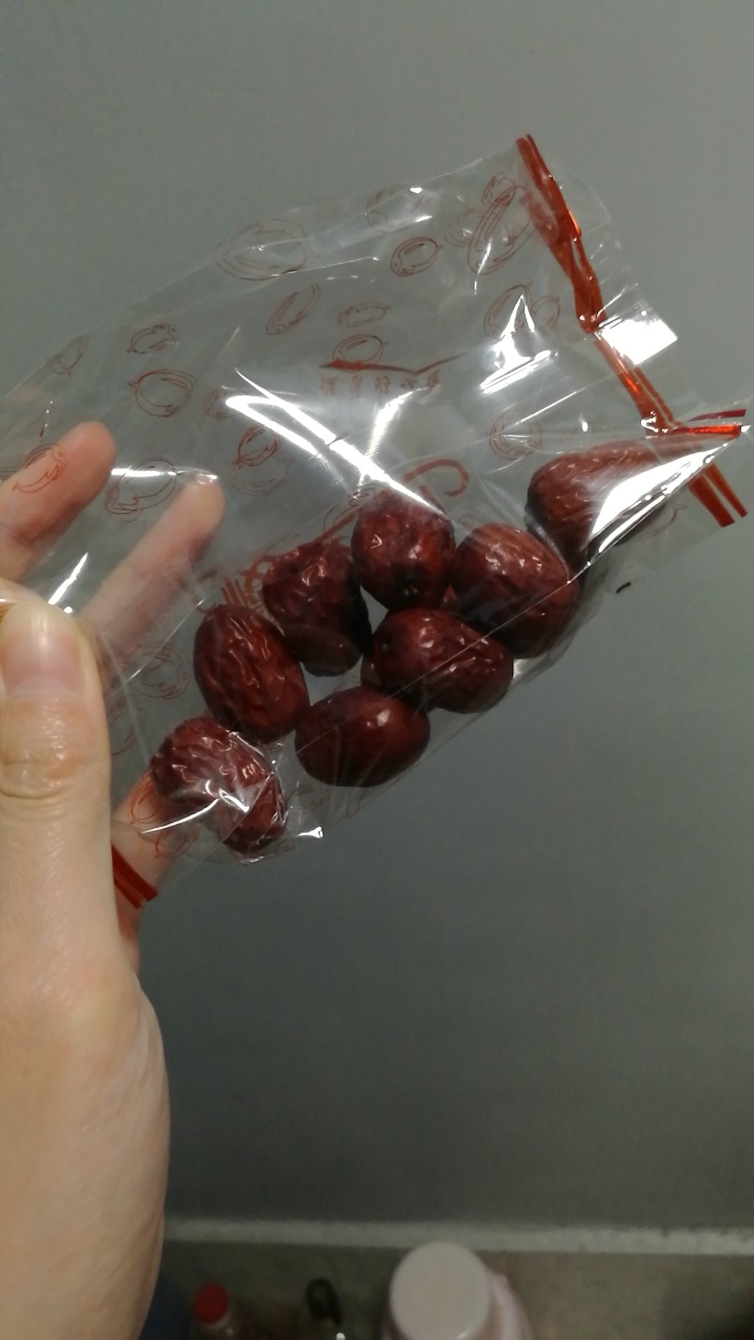 挺小的挺甜的算新枣吧不干,,,满意
