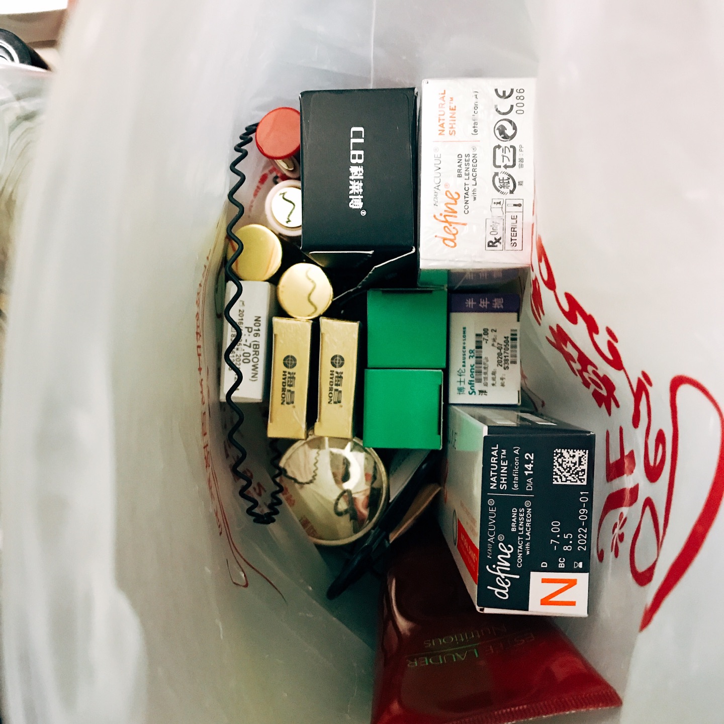 到货很快,以前买月抛的,现在变成半年抛了,坐等试戴