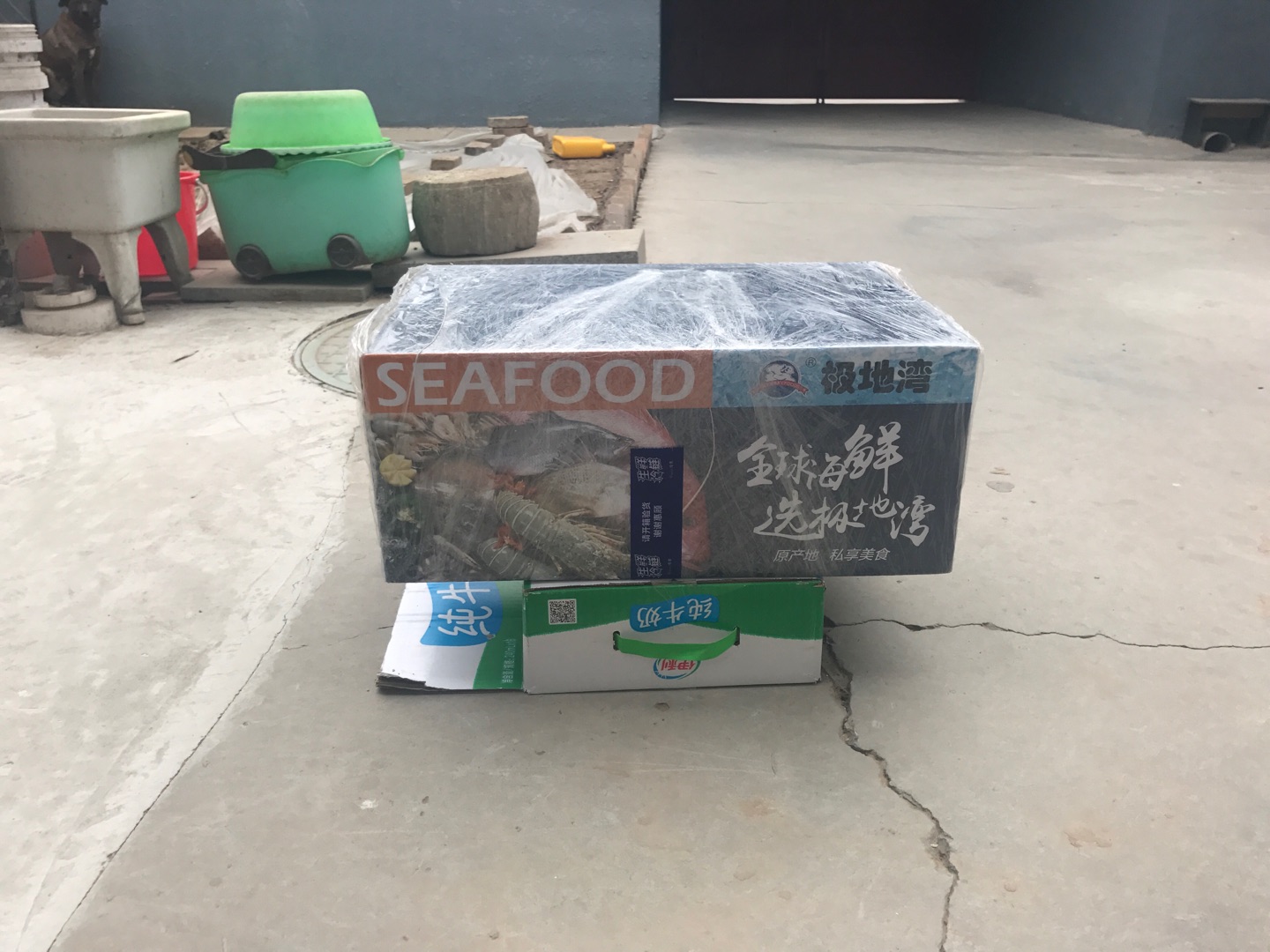 买来送人的,包装挺好的,没有打开看里边,看评论说是真空装的。