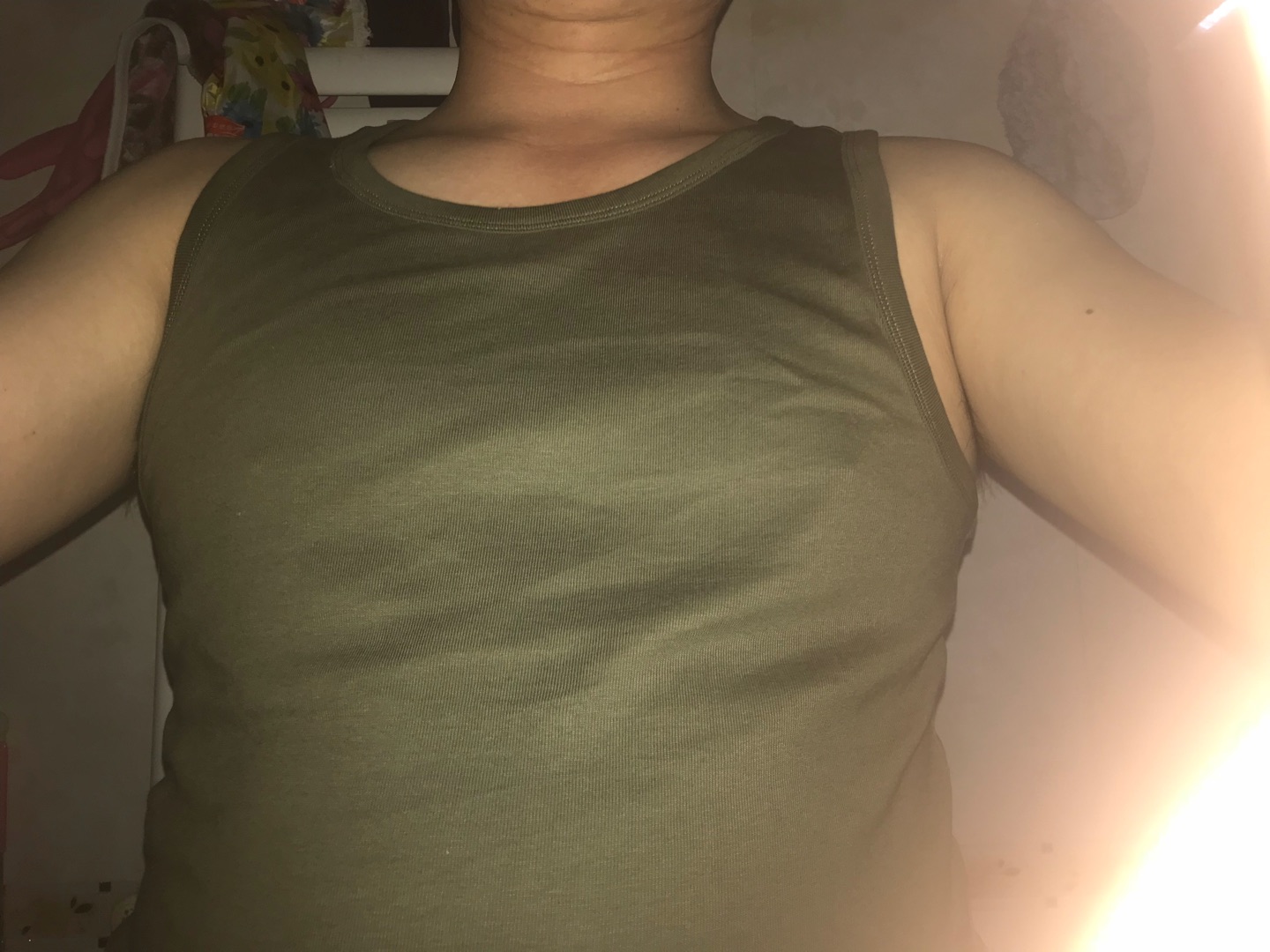 这个颜色不错,和上件一样,买大了一号
