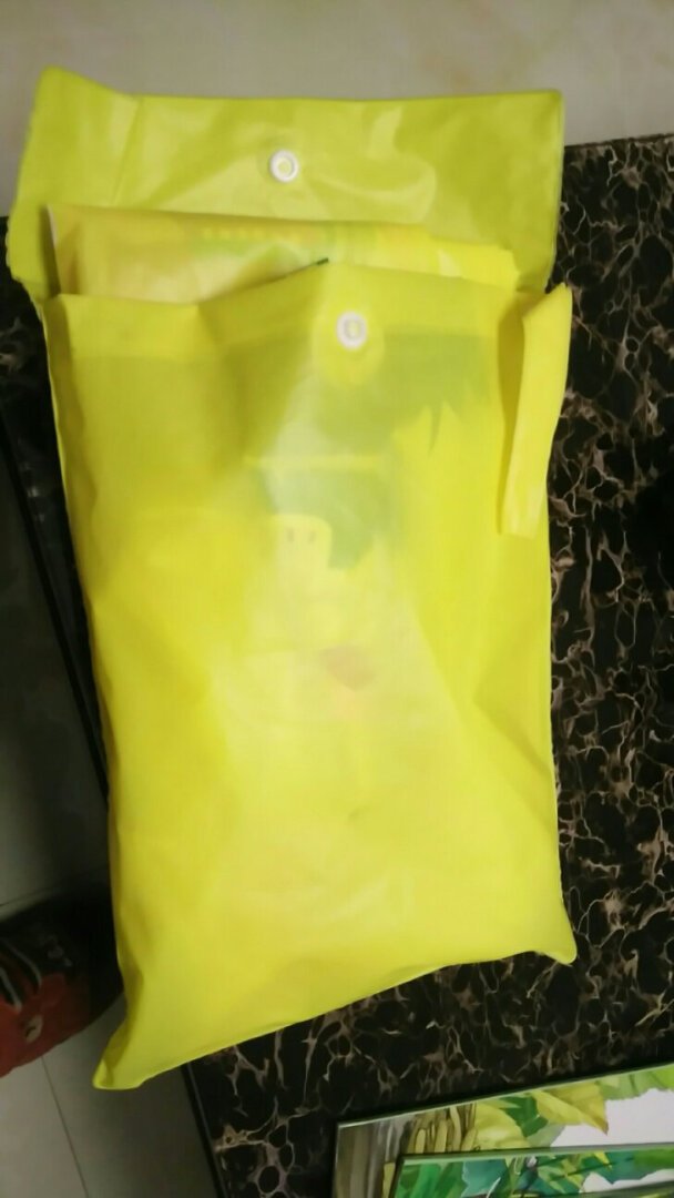 送货挺快的。就是产品的质量和产品的价格不成正比 。