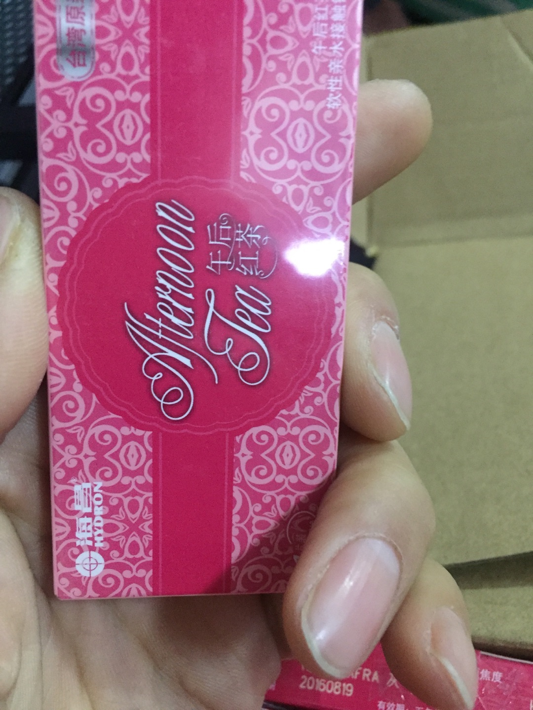 很喜欢这个颜色这个花纹而且戴起来很舒服更喜欢的速度