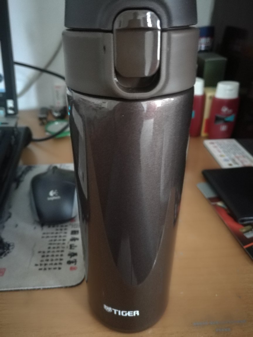 很轻,保温效果好,外观漂亮。