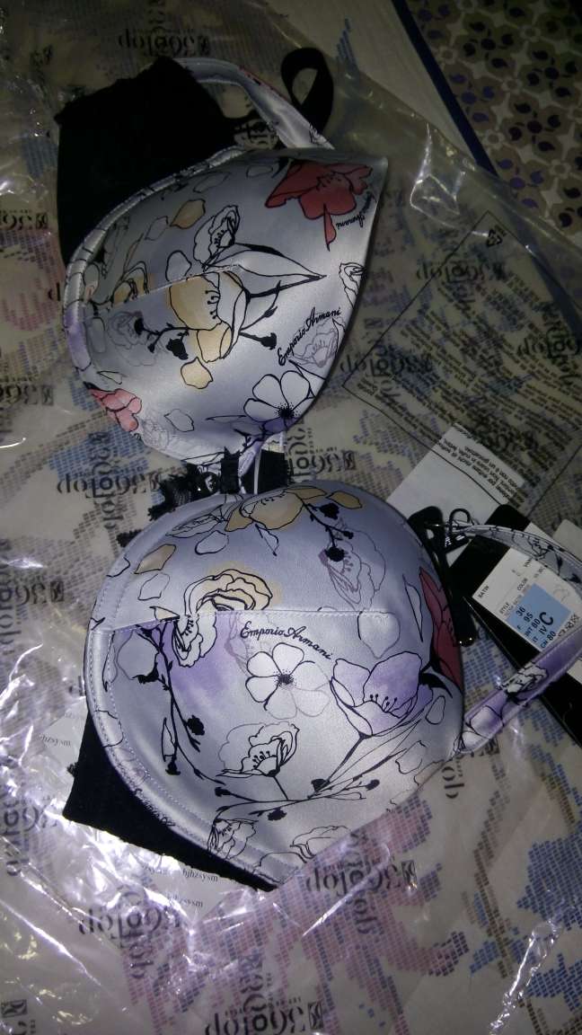 商品包装好,设计合理,如果里料用棉的会更好