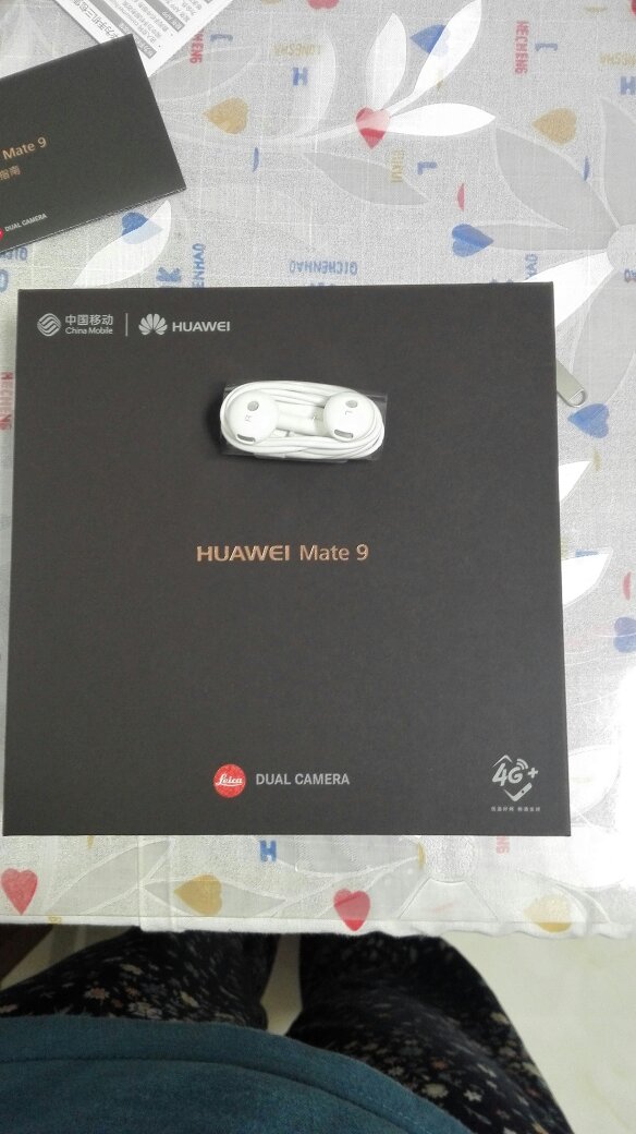 外观好看,很大气,金属质感,家人的手机都是在购买,有保证,价格也实惠
