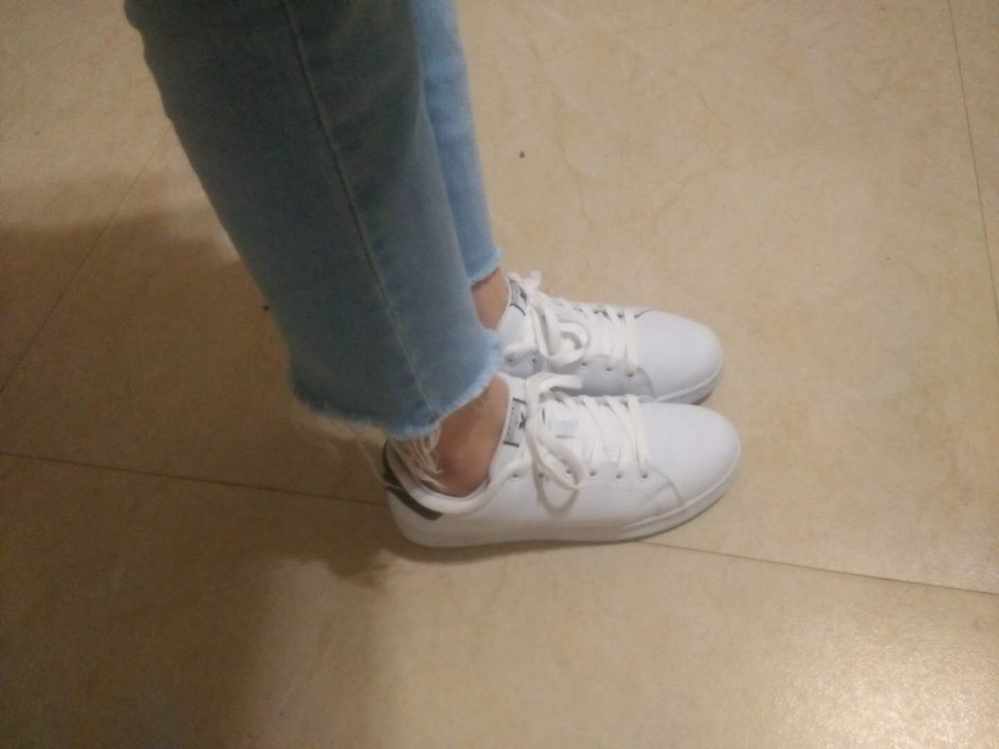 好看耐脏,质量好,就是白的有点不一样