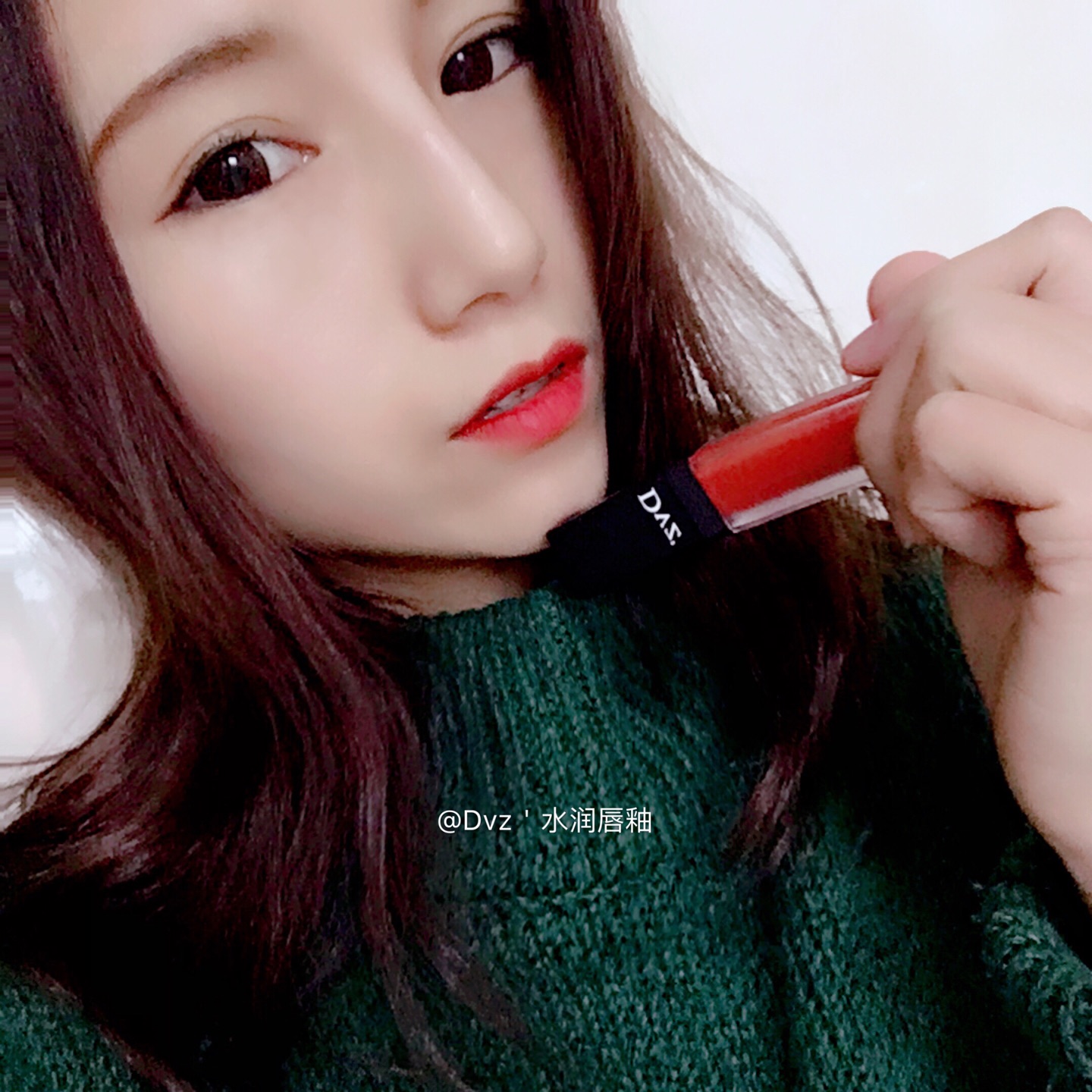 棕色还不错。需要彩妆的可以找我,V~