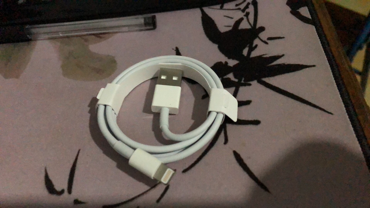 老铁666,快递小哥辛苦,10点还在送货