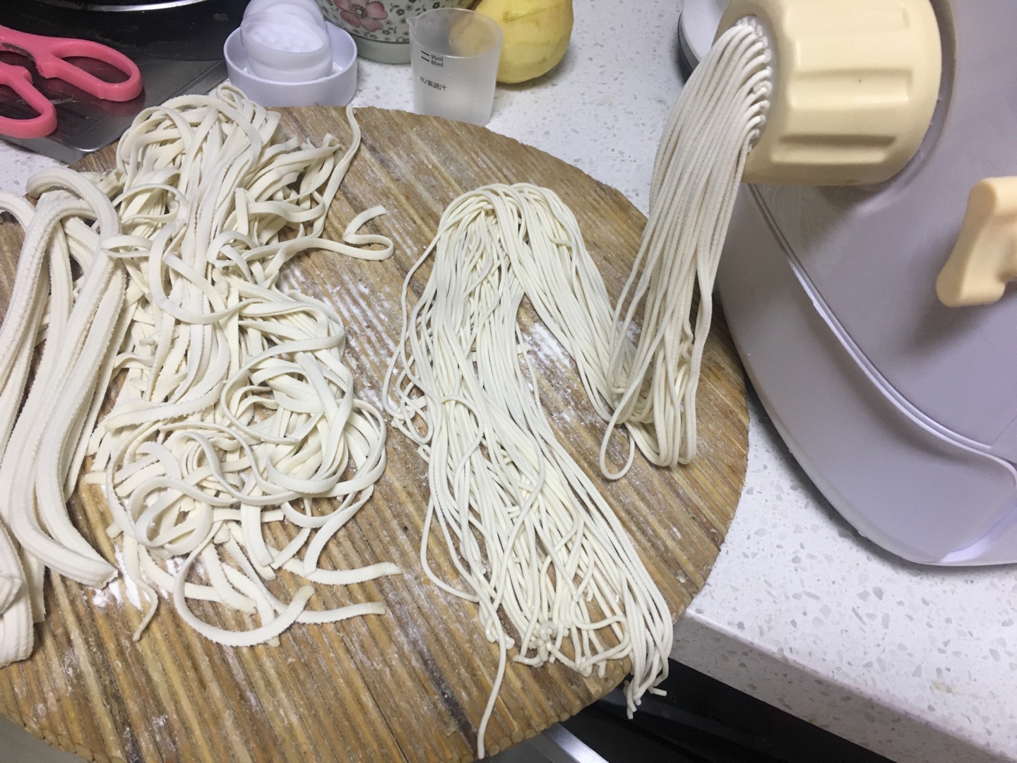 很好用,孩子要的空心面条也没有压力!就是模头不太好清理。但是一次多做点也没关系。物流超级快。