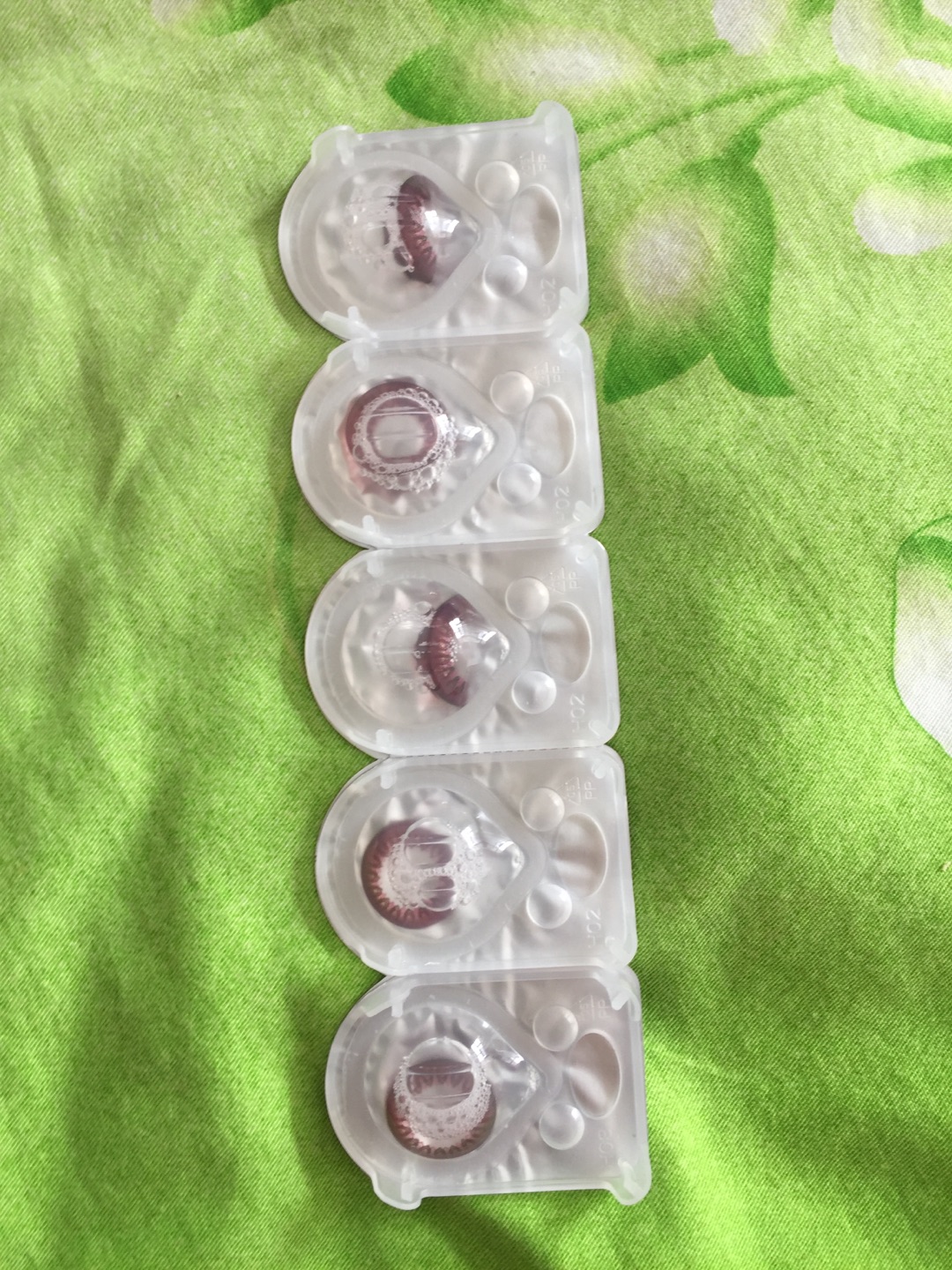 其他看着都好,就这个有两片折的,晃了几下也没下来,不知道会不会影响使用
