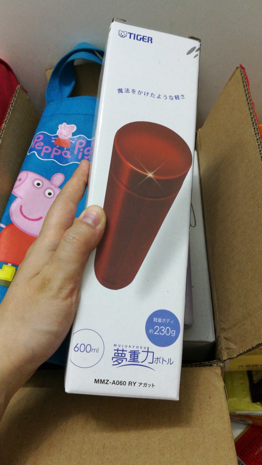 日本虎牌,信得过的大品牌,保温效果没得挑剔,家里人手一只虎牌