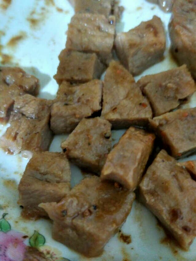送货非常及时,快递最棒!拼接牛肉,味道不如上次买的另一个品牌的,一分钱一分货吧~~
