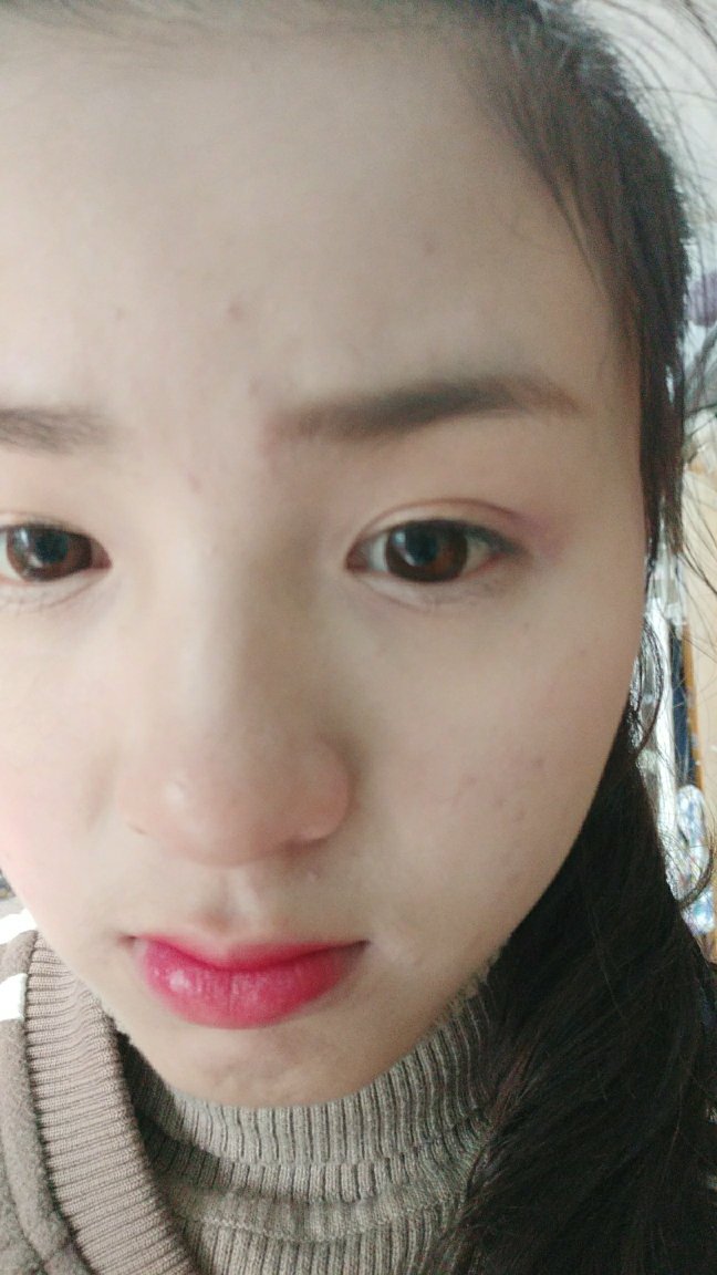 有点卡眼睛,不舒服,估计第一次戴的原因吧